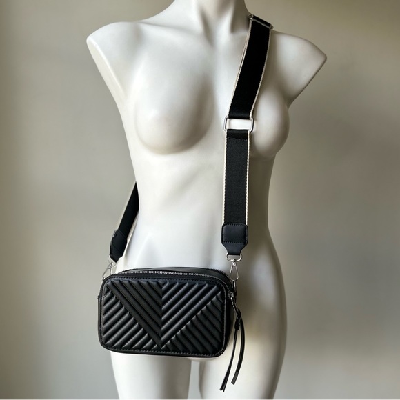 Designer Style Black Matelasse Quilted Camera Crossbody Shoulder Bag , Black NEW - Picture 2 of 10
